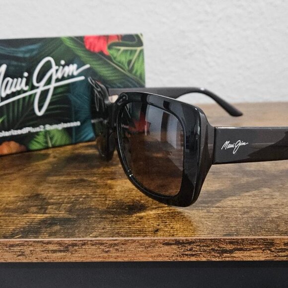 Maui Jim -- TWO STEPS -- MINT !!! - Picture 2 of 5